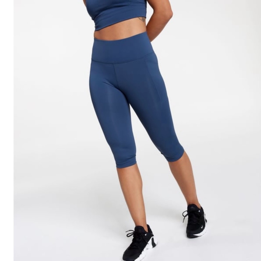 CALIA by Carrie Underwood Slate Blue High-Rise Cropped Capris